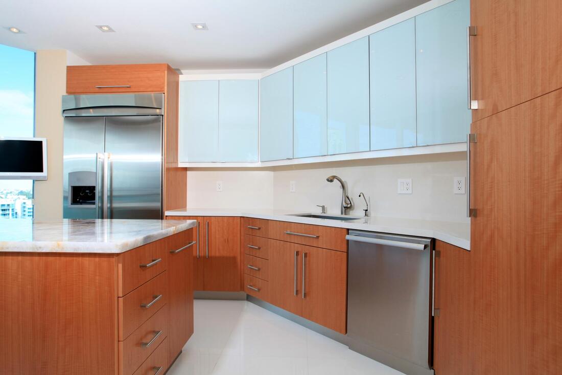 a nice kitchen cabinet